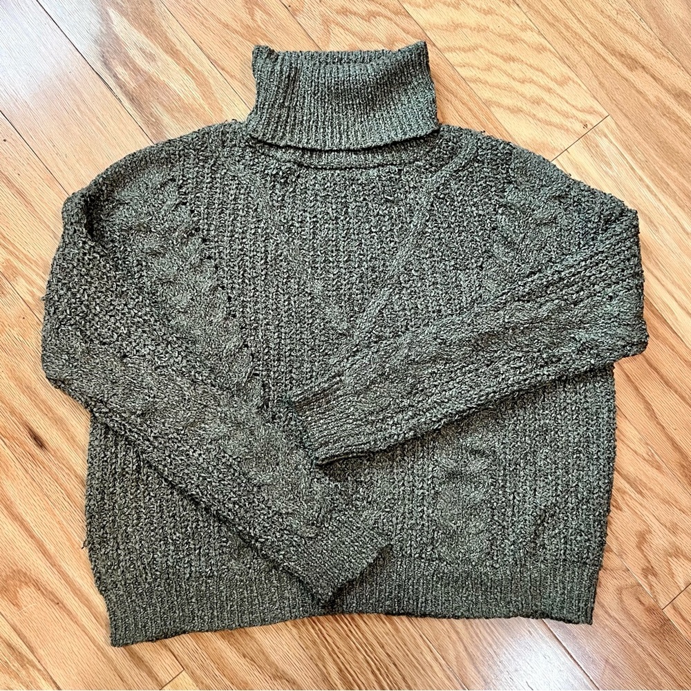 Pink Lilly lightweight turtleneck sweater in Olive- XL (but fits more like a L)